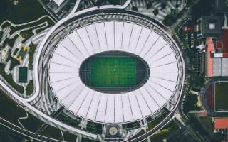 足彩网：英超焦点战，阿斯顿维拉与曼联上演攻防对决，激烈比拼重塑联赛格局